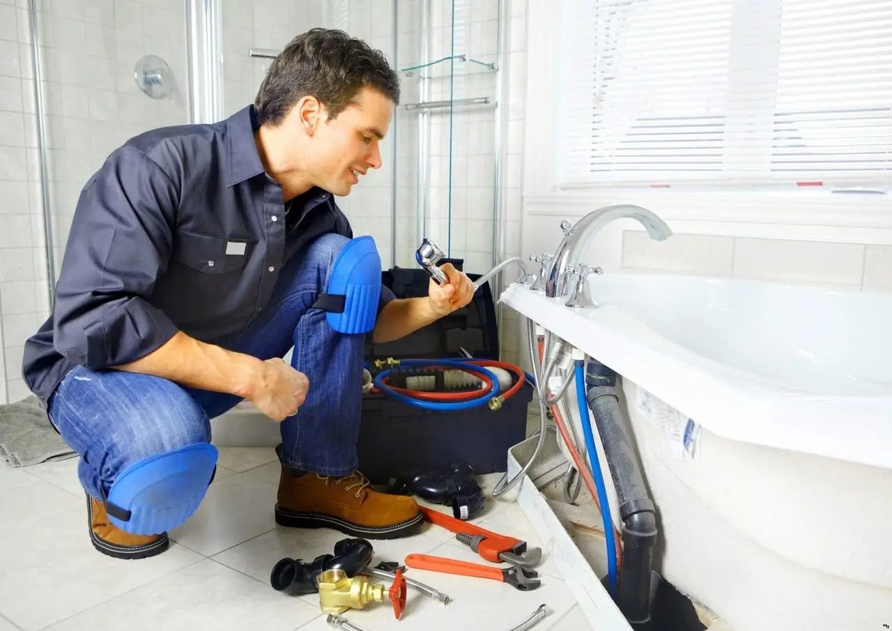 نمونه کاشی‌کاری سرویس بهداشتی با طرح‌های مدرن و رنگ‌های خنثی