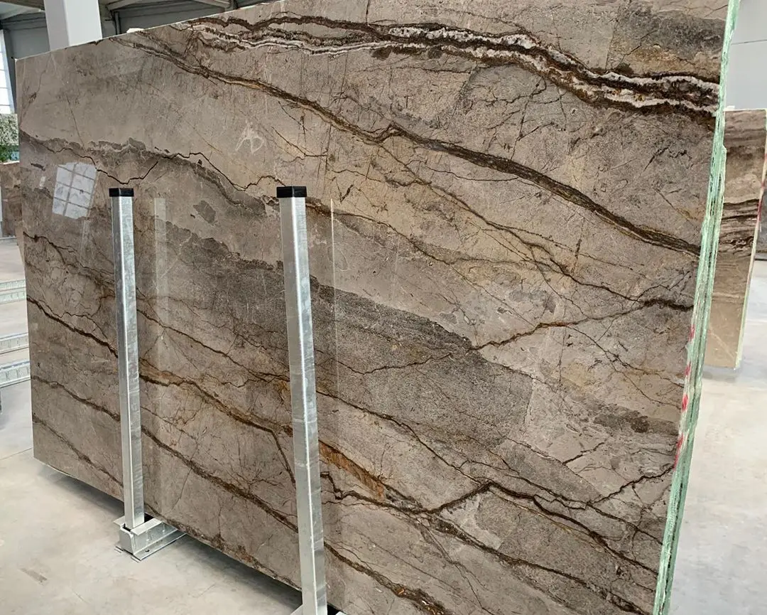 نصب اسلب سنگی با استفاده از سیستم ریل فلزی برای دیوار خارجی ساختمان