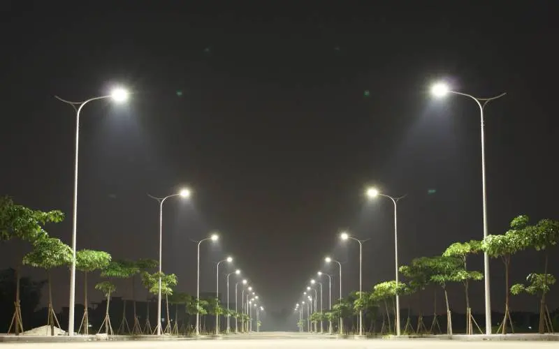 نورپردازی معابر شهری با استفاده از لامپ‌های LED در شب