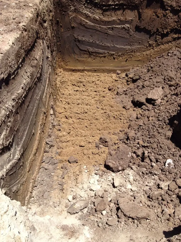 گودبرداری در زمین سنگی