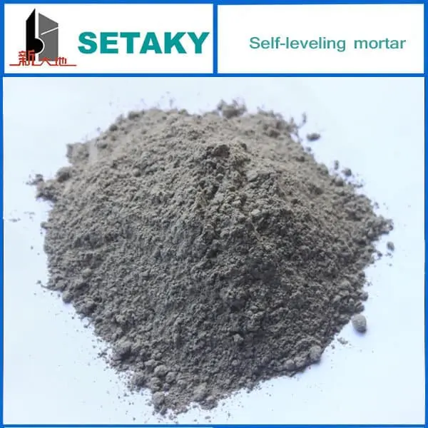 ملات خودتراز در حال اجرا بر روی سطح کف برای ایجاد سطح یکنواخت