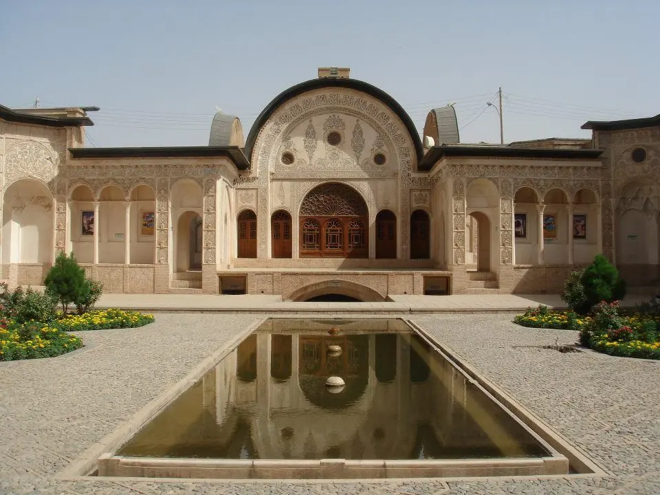 معماری سنتی ایرانی در ترکیب با عناصر مدرن