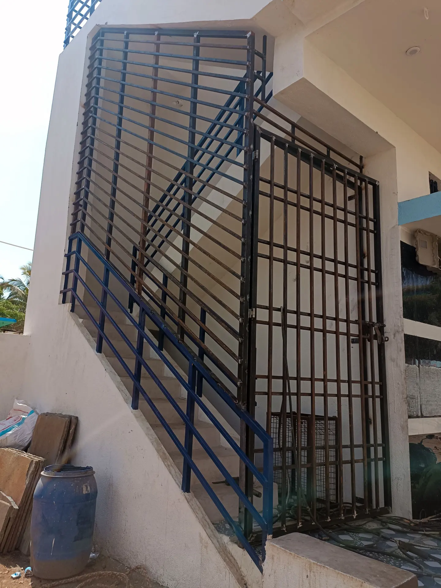 بالکن با سیستم حفاظتی مناسب و طراحی ایمن