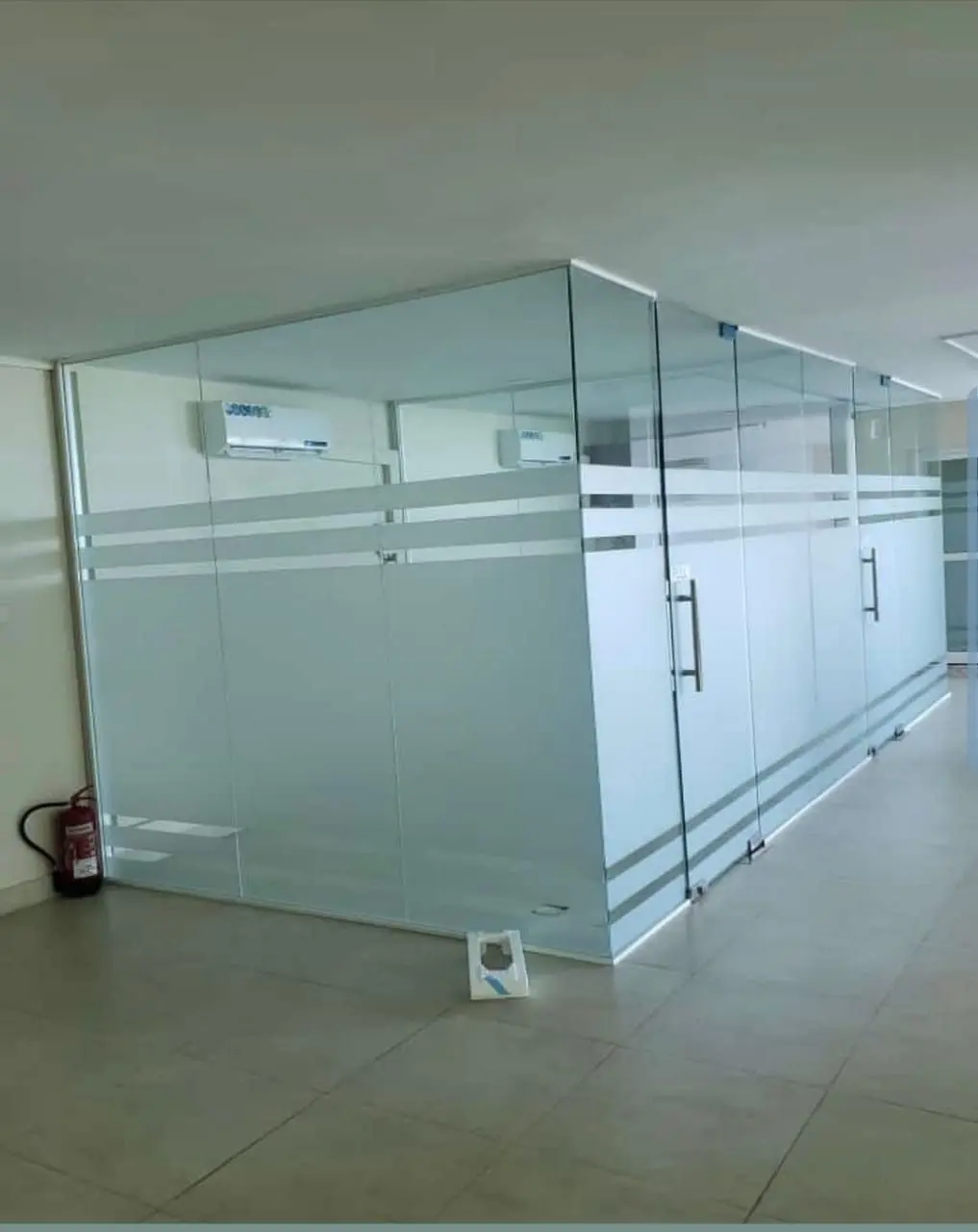 پارتیشن MDF با طراحی کلاسیک در یک اتاق خانگی