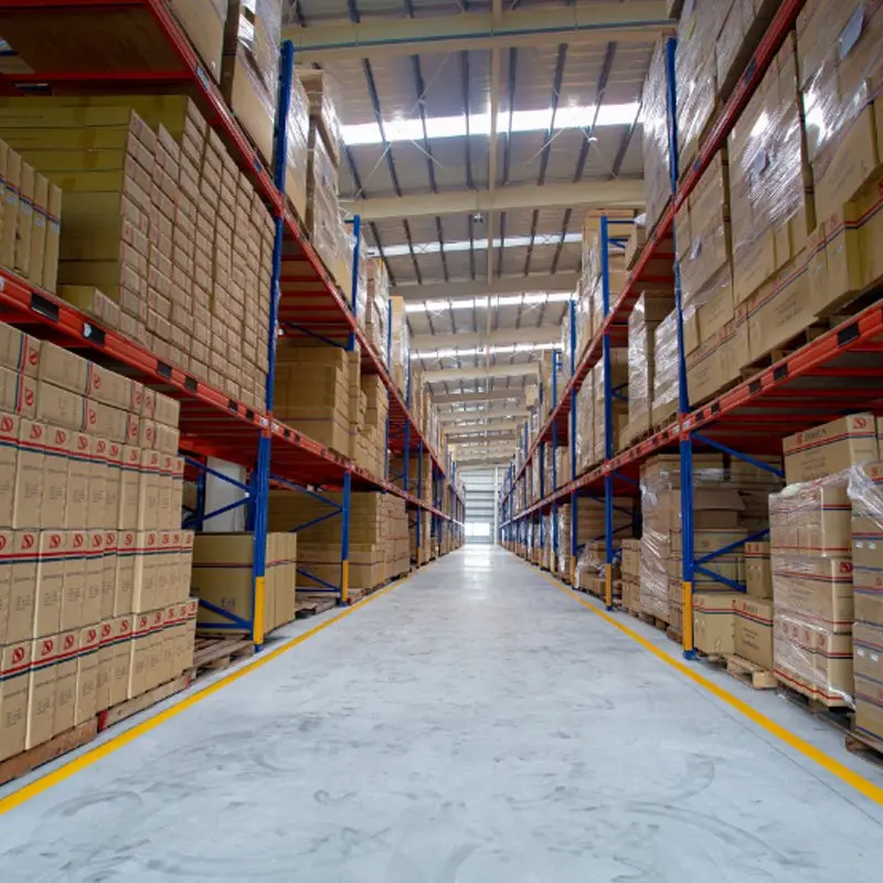 سیستم انبارداری مدرن با استفاده از فناوری RFID و رacks حرفه‌ای