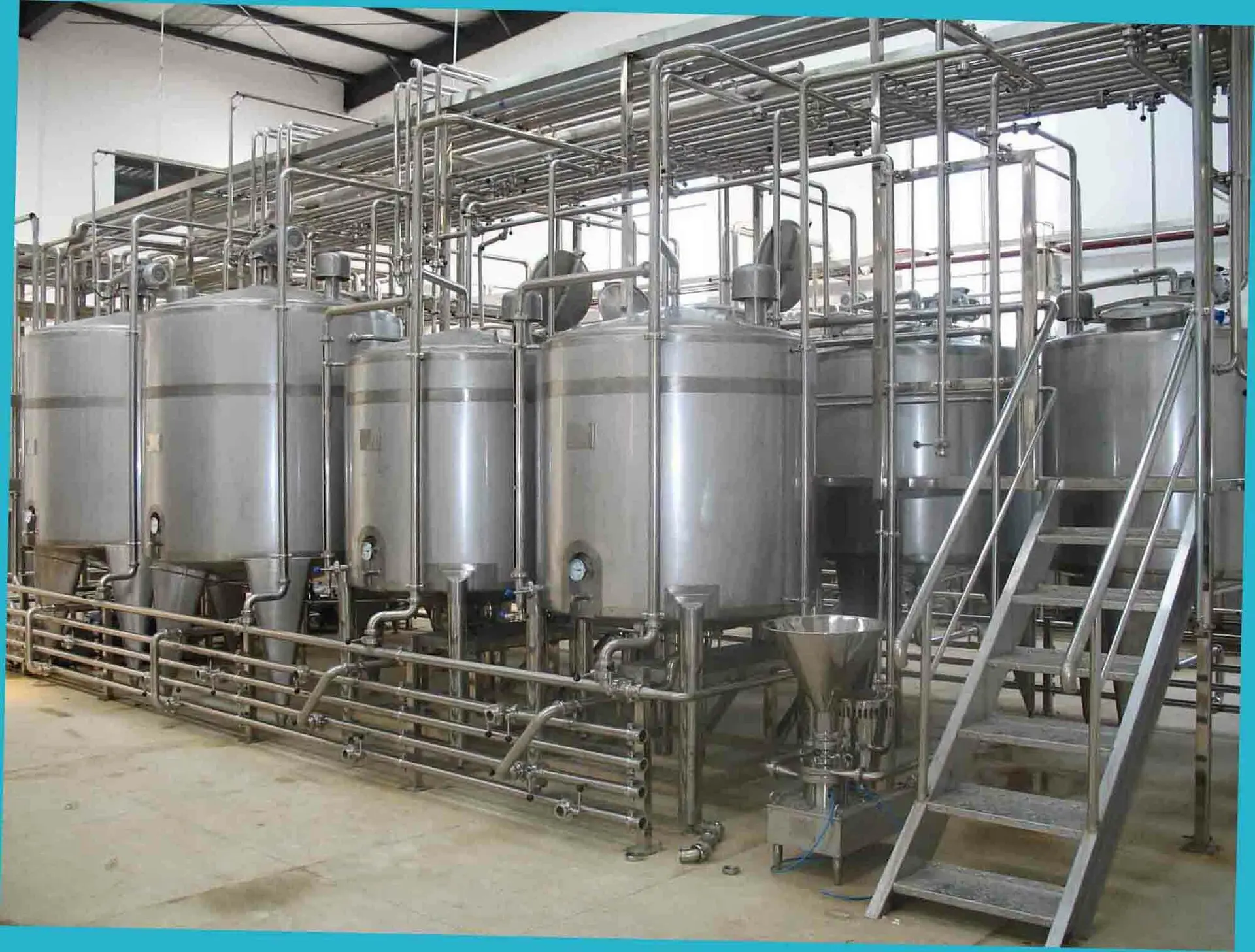 شیرآلات صنعتی در کارخانه تولید لبنی