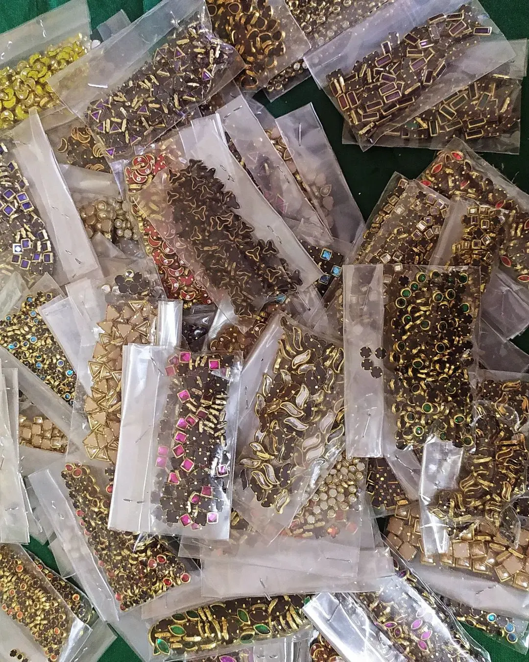 نمونه‌ای از دیوار آجری با حسگرهای تعبیه شده برای نظارت بر شرایط محیطی