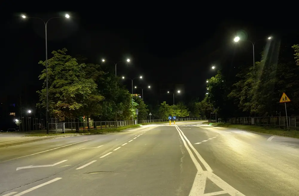 چراغ‌های LED جاده‌ای با طراحی مدرن و نور یکنواخت