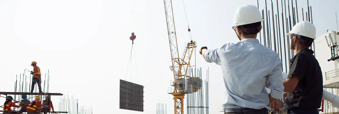بررسی مدارک و مجوزهای پیمانکاران برای اطمینان از اعتبار آنها