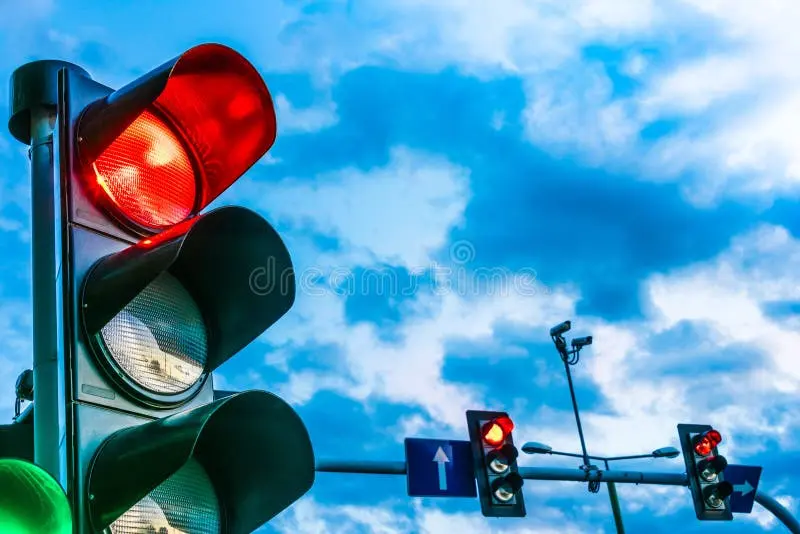 میدان یا تقاطع چراغ‌دار؟